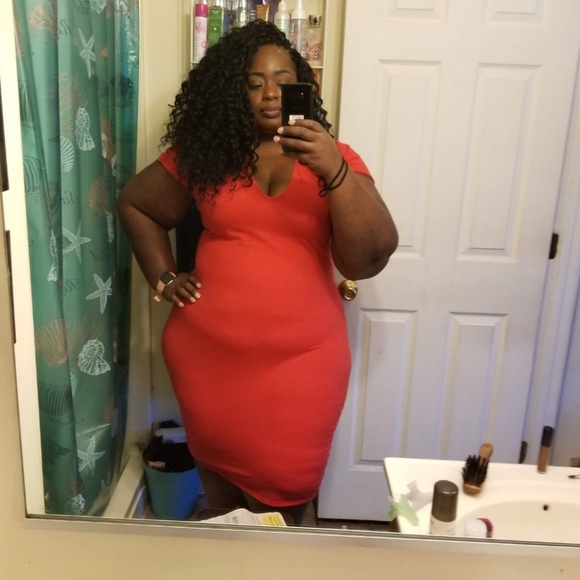 Red bodycon dress - Picture 2 of 2